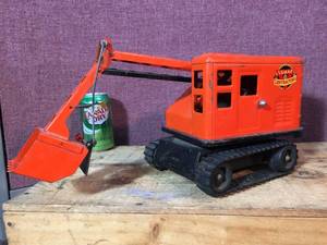 lot 73 image: Vintage MARXLUMAR Contractors Automatic Scooper Power Shovel