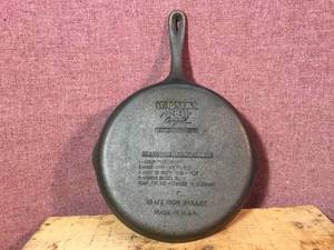 lot 79 image: Cast Iron Wagners 1891 Original 10 12 Skillet