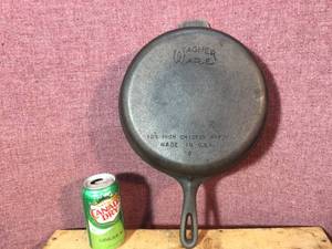 lot 81 image: Wagner Ware Cast Iron Chicken Fryer 10 12 Inch