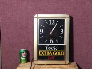 lot 87 image: Vintage Coors Light-Up Beer Clock