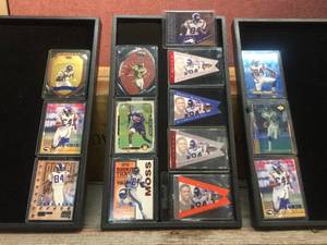 lot 109 image: 14 Randy Moss Collector - Rookie Cards