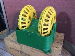 lot 178 image: Vintage Cast Iron Hog Oiler HO. 102-201-50