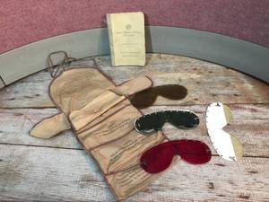 lot 185 image: Great Northern Railways - Polaroid Goggle Set