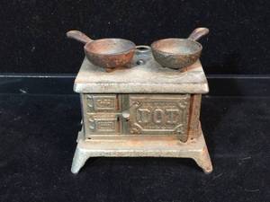 lot 188 image: Vintage Mini Cast Iron Stove - Cook Pots