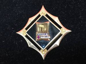 lot 195 image: Vintage 110 10K Brown & Bigelow Achievement Pin with Ruby