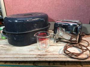 lot 212 image: Mid-Century Kitchen - Toaster Master