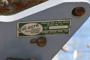 lot 19 image: Di-Acro box and an brake no 24 & Di-Acro No. 4 Manual Hand Operated Shear 24 Metal Shear 16 Gauge