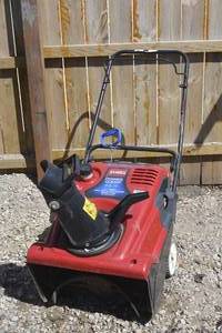 lot 11 image: Toro Power Clear 621R Snow Thrower