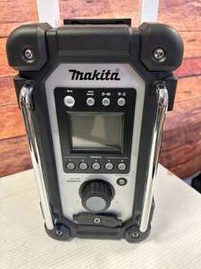 lot 9 image: Makita XRM02 Worksite Radio (tool only)