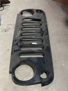 lot 24 image: Jeep Wrangler JK Grill