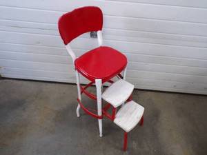 lot 9 image: Vintage Stool with Pull out Steps