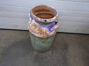 lot 10 image: Vintage Cream Can