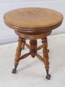 lot 13 image: Vintage Piano Stool Swivel Top
