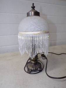 lot 29 image: Victorian Lamp