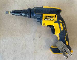 lot 2 image: Dewalt 20V MAX XR Versa-ClutchTM Adjustable Torque Screwgun