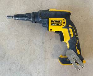 lot 6 image: Dewalt 20V MAX XR Versa-ClutchTM Adjustable Torque Screwgun.