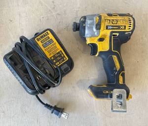 lot 10 image: Dewalt DCF887B 20V MAX XR 3-Speed 14 in. Impact Driver