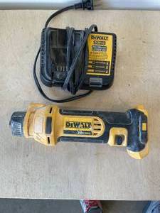 lot 12 image: Dewalt DCS551B 20V MAX Drywall Cut-Out Tool.