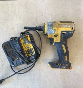 lot 15 image: Dewalt DCF887B 20V MAX XR 3-Speed 14 in. Impact Driver