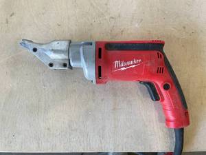 lot 16 image: Milwaukee 18 Gauge Shear Item No.SKU# 6852-20.