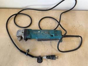 lot 30 image: Makita DA3010F 38 Angle Drill, reversible