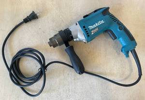 lot 31 image: Brand New Makita 2,500 RPM Screwdriver (model FS2701)