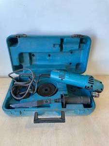 lot 32 image: Makita 4 Disc Grinder N9514 B