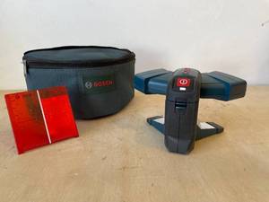 lot 34 image: Bosch gtl3 layout laser for floor and tile.