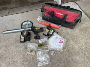 lot 19 image: ALBION 982-1 CORDLESS CAULK AND ADHESIVE GUN