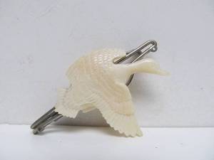 lot 68 image: Excellently circa 1940 Carved Bone Flying Duck Tie Clip