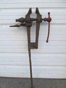 lot 80 image: Antique Iron Blacksmiths INDIAN CHIEF Post Vise
