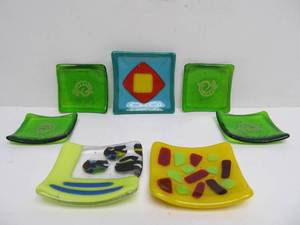 lot 97 image: Collection of Hand Signed Fused Glass DAVID WHEELER Mini Plates