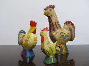 lot 10 image: 3 Vintage Sweden Dala Carved Wooden ChickensRoosters