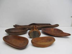lot 164 image: Nice Group of Mid Century etc Woodenware