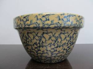 lot 165 image: Mint Condition Vintage Stoneware Spongeware Mixing Bowl