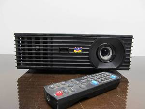 lot 119 image: Working VIEWSONIC Projector wRemote