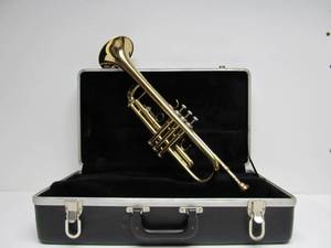 lot 120 image: Nice Condition GLORY Trumpet wCase