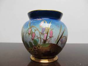 lot 129 image: Excellent Vintage Carlton Ware Small Vase