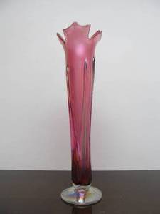 lot 133 image: Beautiful Large Signed Cranberry Iridescent Art Glass Vase