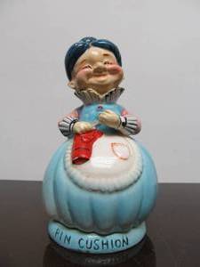 lot 134 image: Vintage 1950s Knitting Granny Figural Pin Cushion