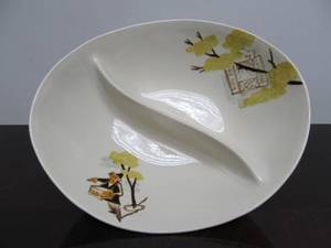 lot 149 image: Vintage Mid Century RED WING Art Pottery Divided ChipDip Bowl