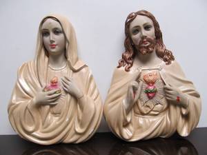 lot 157 image: Larger Size Vintage 1940s-50s Catholic Mary & Jesus Chalkware Plaques