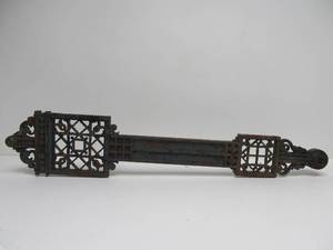 lot 139 image: Large Heavy Old Vintage Cast Iron Architectural Piece