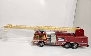 lot 206 image: Large Vintage Metal NYLINT Fire Truck