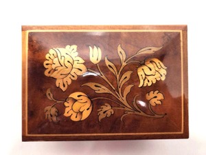 lot 240 image: Nicely Inlaid Hinged Wood Music Box