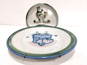 lot 243 image: Signed Vintage 1960s MA HADLEY Stoneware Strawberry Plate & Crescent Dish wBird