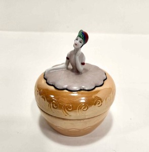 lot 264 image: Fine Vintage Porcelain Art Nouveau Figural Ring Box