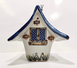 lot 269 image: Unused Mid Century 1960s Louisville Stoneware Birdhouse