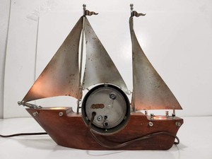 lot 311 image: Excellent Mid Century MASTERCRAFTERS Lighted Ship Clock & TV Lamp