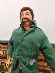 lot 326 image: Original 1970s GI JOE Action Figure wFoot Locker & Many Accessories